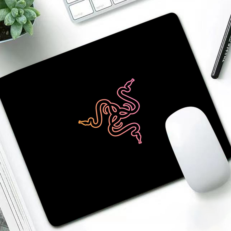 Tech Accessories For Desk - Razer 高級マウスパッド アニメ ゲーマー デスクマット PC